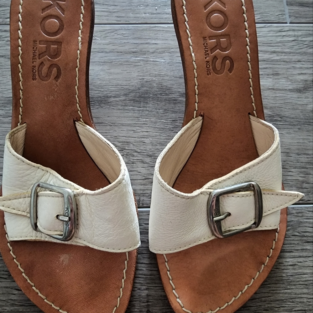 Cute Michael kors kitten heals.